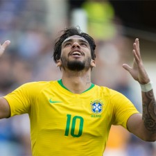 Lucas Paquetá nosi brazilski dres br. 10